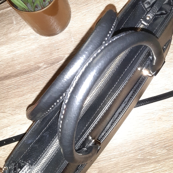 Gone Tomorrow! Large Kate Spade Black Bag - Picture 4 of 8